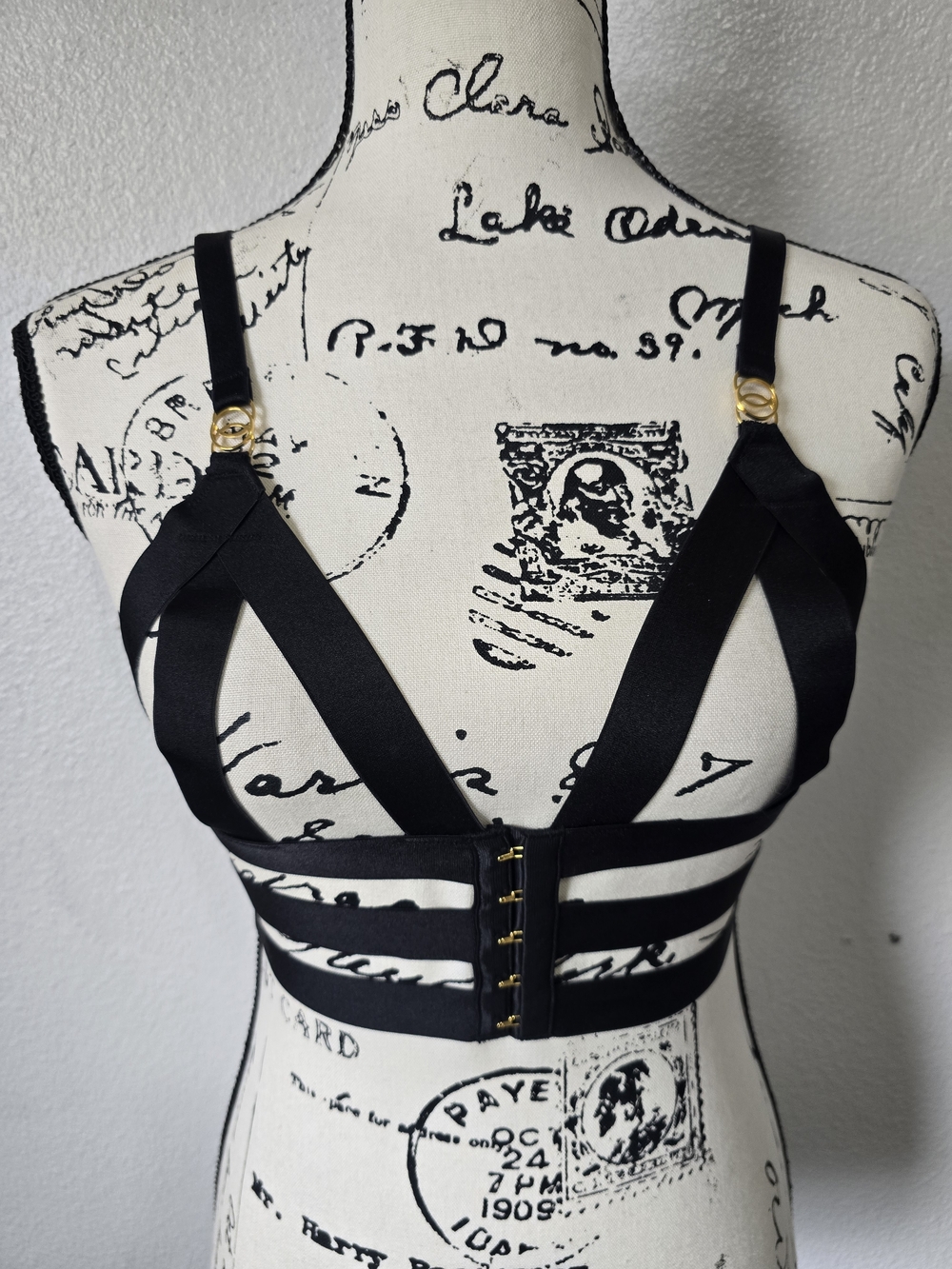 Victoria's Secret Black Cage Bra Medium
